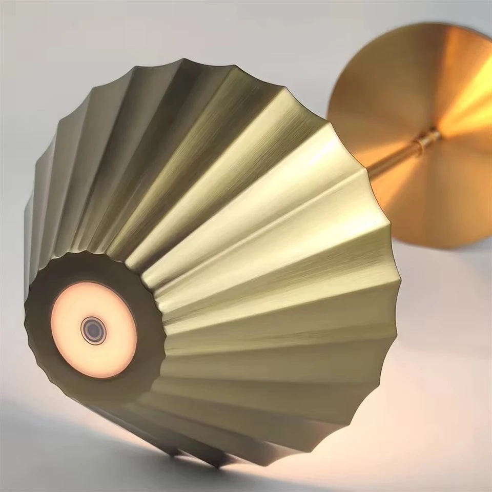 Metal Scallop Cordless Table Lamp Home Decor Battery Led Rechargeable Gold Table Lamp high quality